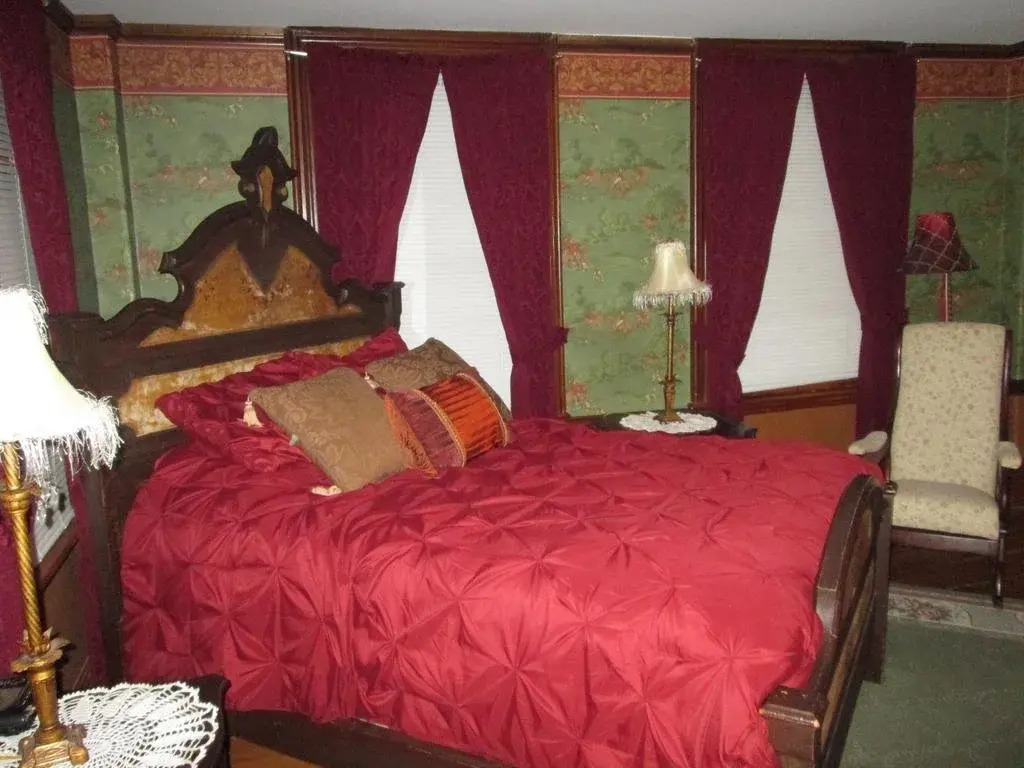 The Bridges Inn at Whitcomb House B&B