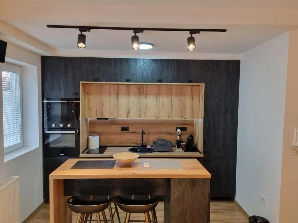 Lovely 1-bedroom rental unit with free parking