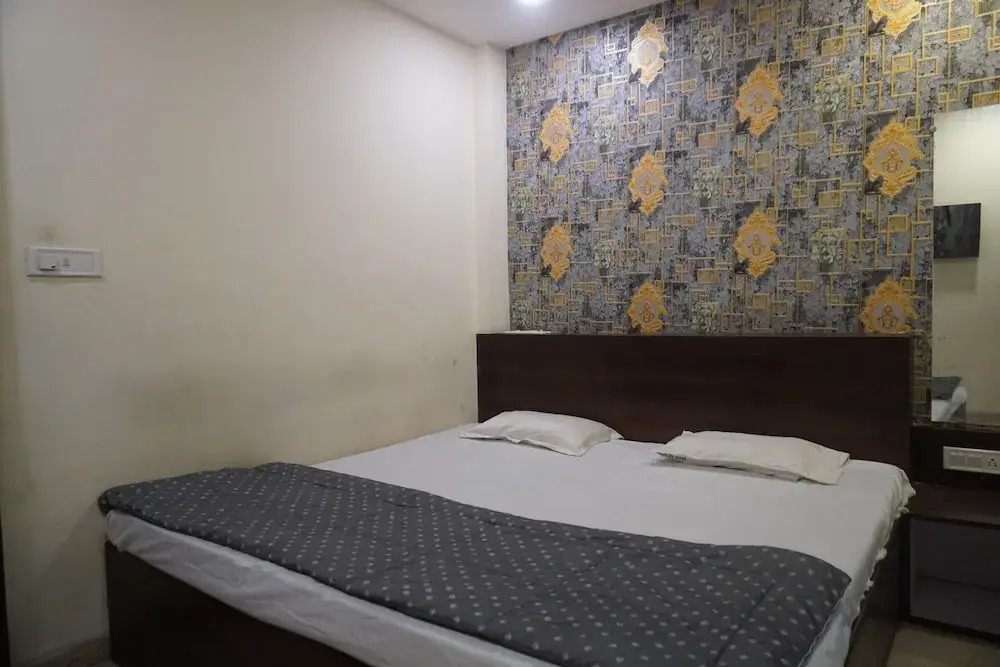 Shreenath Hotel