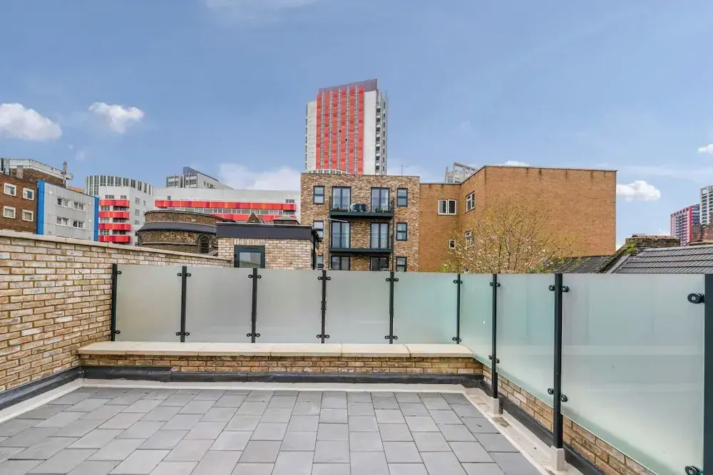 Guest Ready - Oak Crescent City House, London, E14