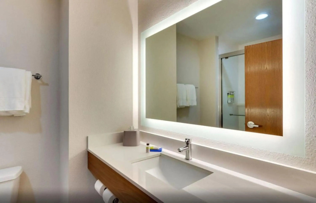 Holiday Inn Express & Suites Lake Worth by IHG