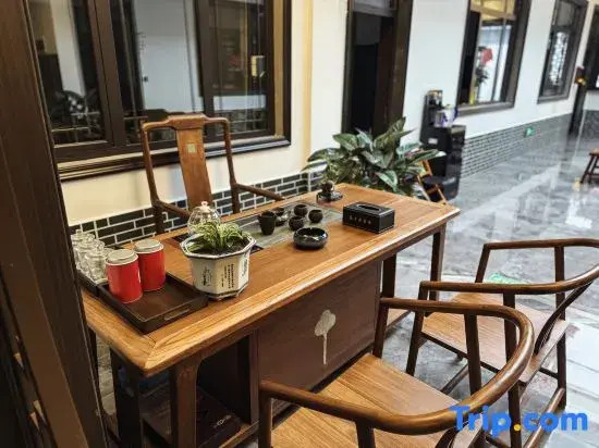 "Lingshi Dongwang Residence (Wang Family Courtyard Lodge