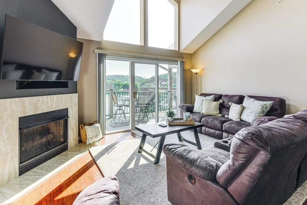 On-site Lake of the Ozarks Access: Camdenton Condo