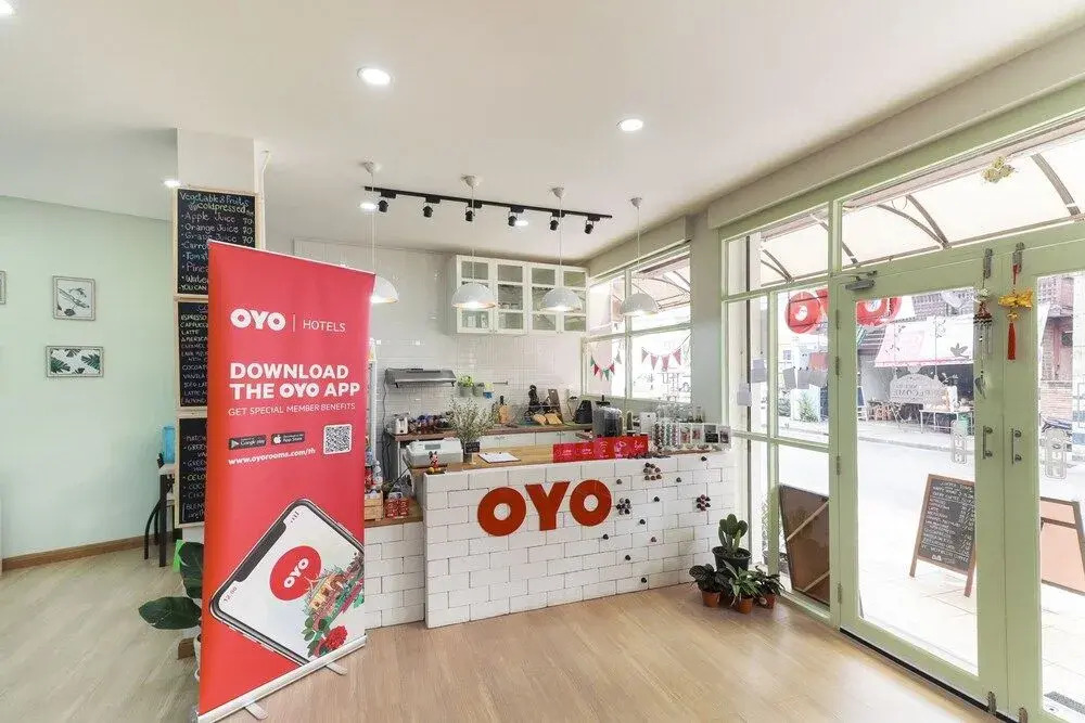 OYO 724 Green Light Cafe and Bed Hostel