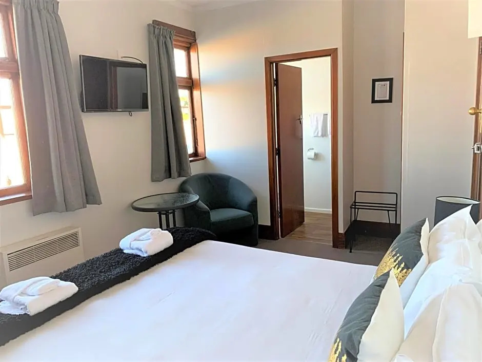 Ranfurly Hotel