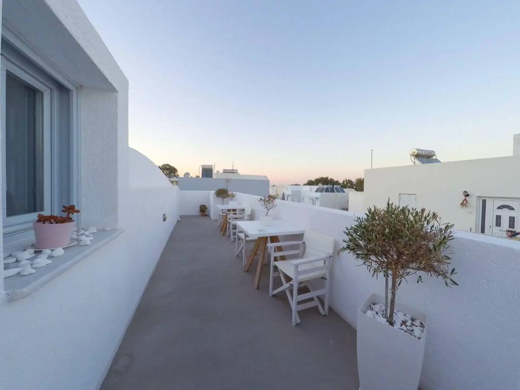Central Fira Suites