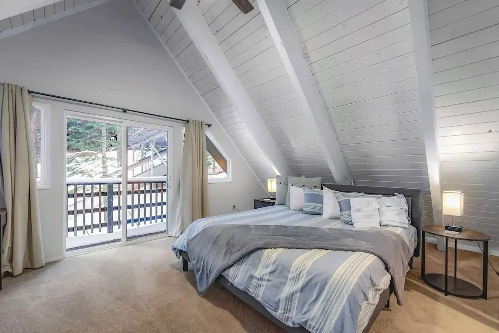 Zephyr Chalet Home for 8