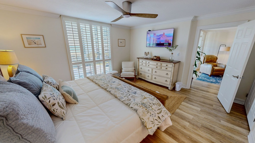 Shoreline Towers 3054 2 Bedroom Condo
