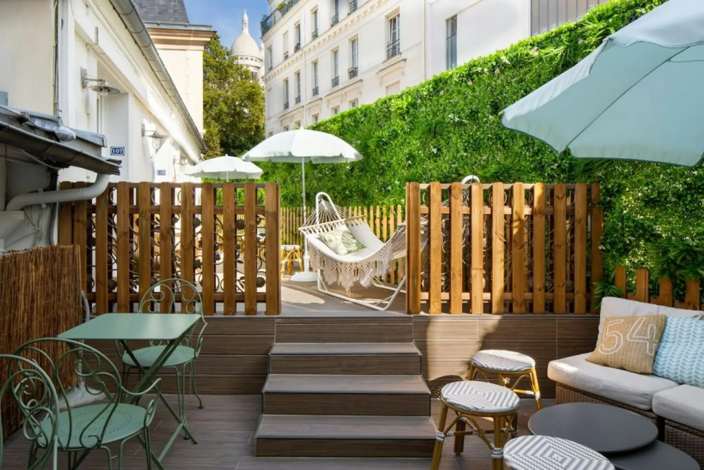 Le Village Montmartre