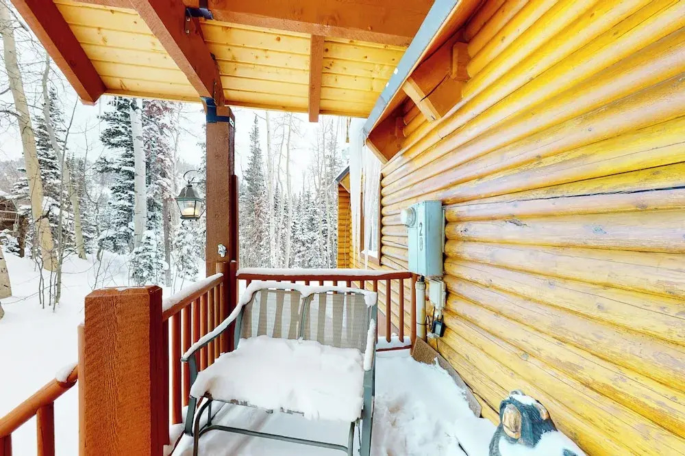 Quiet 2BR Fireplace Balcony W & D