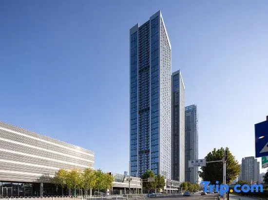 Yunxi Gaogao Jiangjing Hotel (Wuyi Square Peiyuanqiao Subway Station Store)