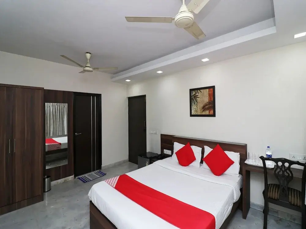 Oyo 36083 The Guest House