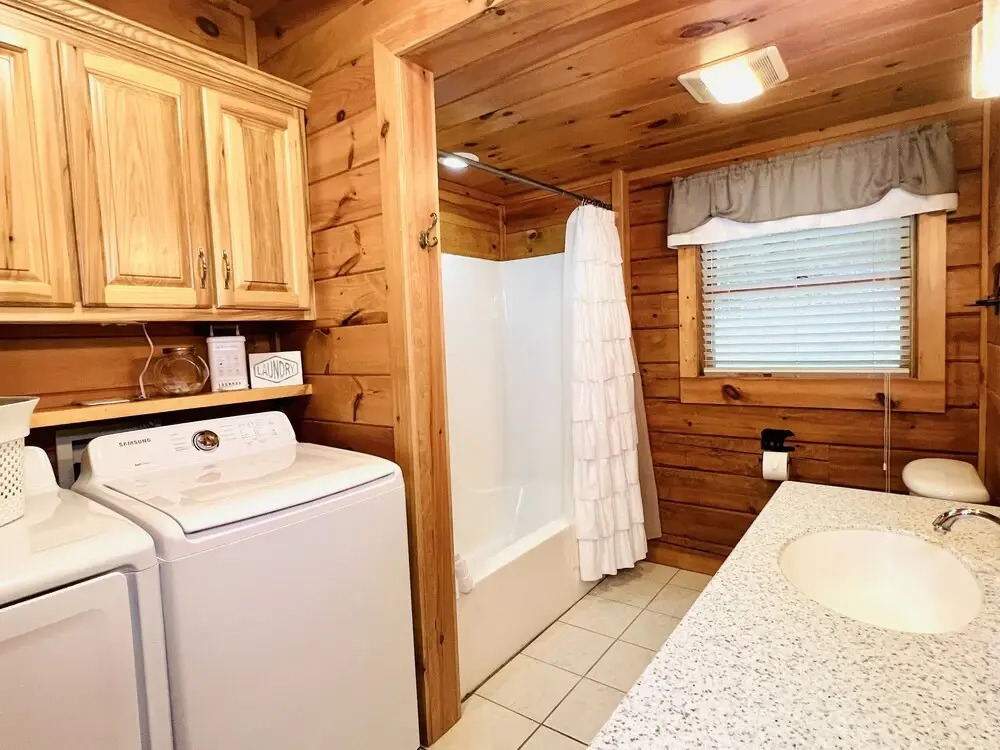 Burning Tree 3 Bedroom Cabin by RedAwning