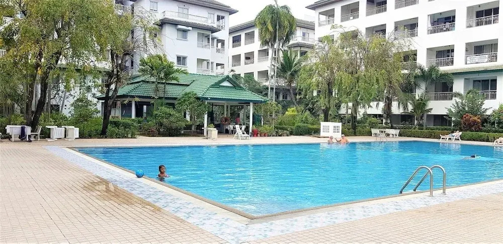 Luxury 1 bed Corner Condo