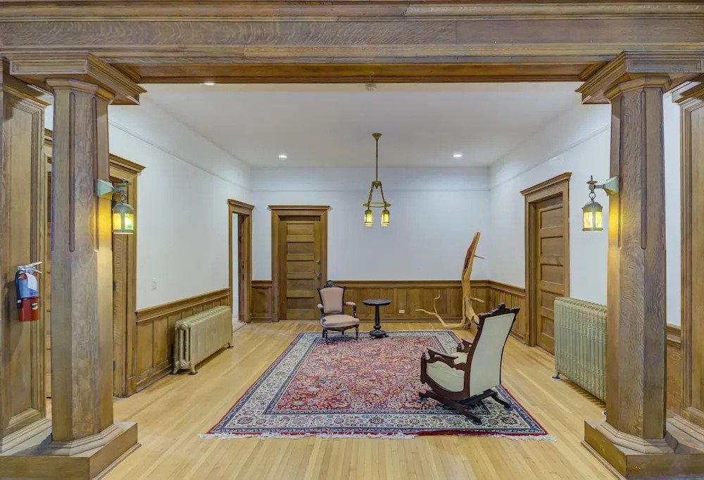 Oak Hall Mansion and Boutique Hotel