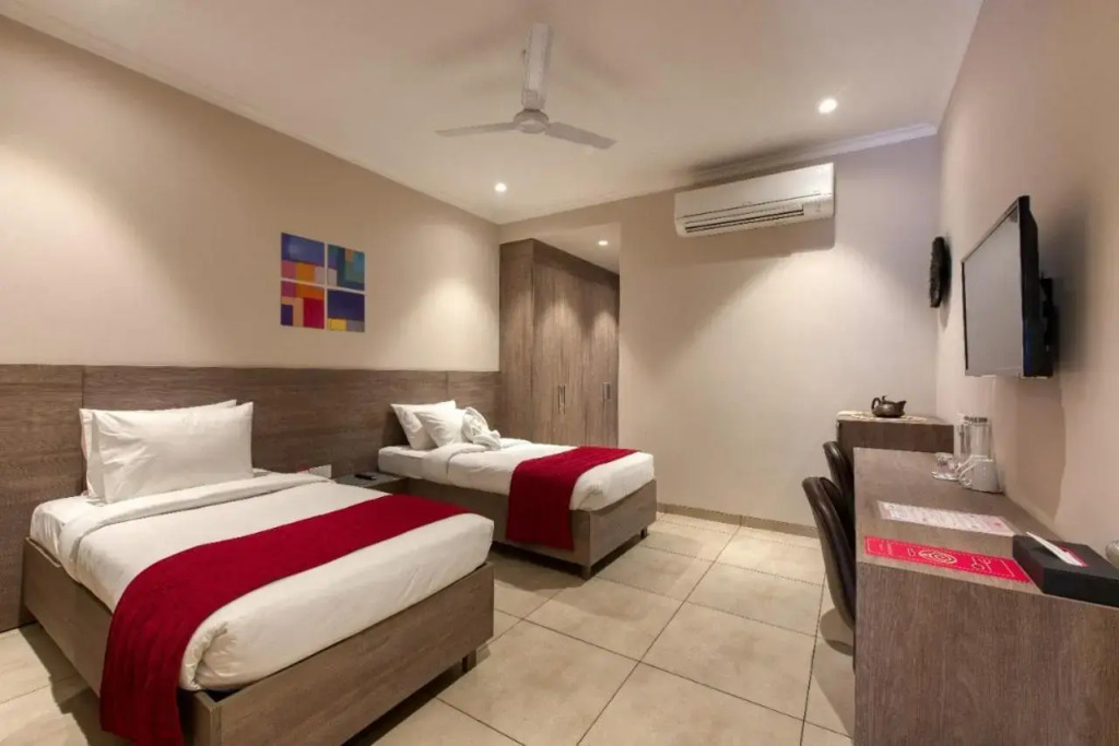 ROSASTAYS Gurugram Golf Course