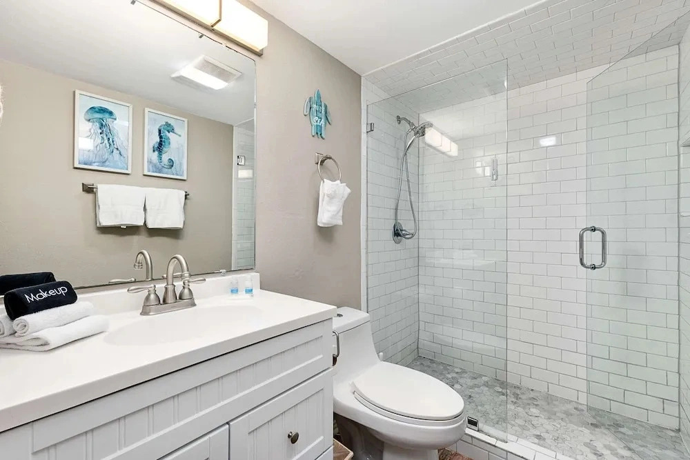 Steps From Beach, Condo With Pool and Hot Tub
