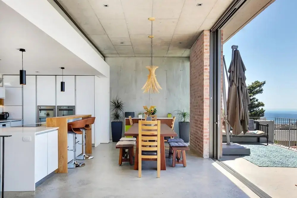 Upper Green Point Roos Villa