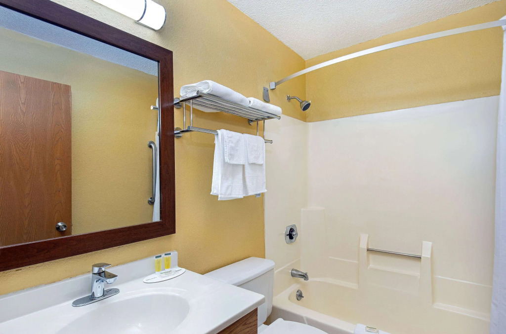 Super 8 by Wyndham Somerset