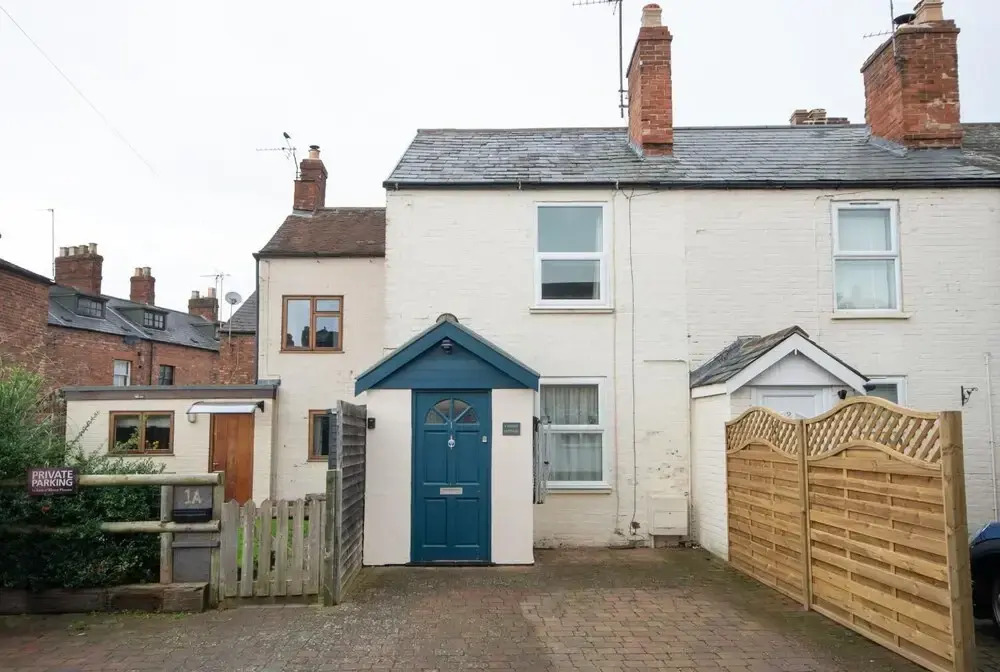 Pansy Cottage in Historic Tewkesbury