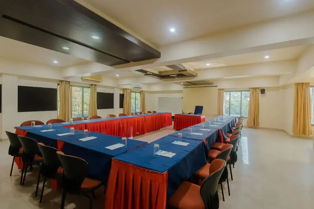 OYO 10382 Hotel Saffron Suites