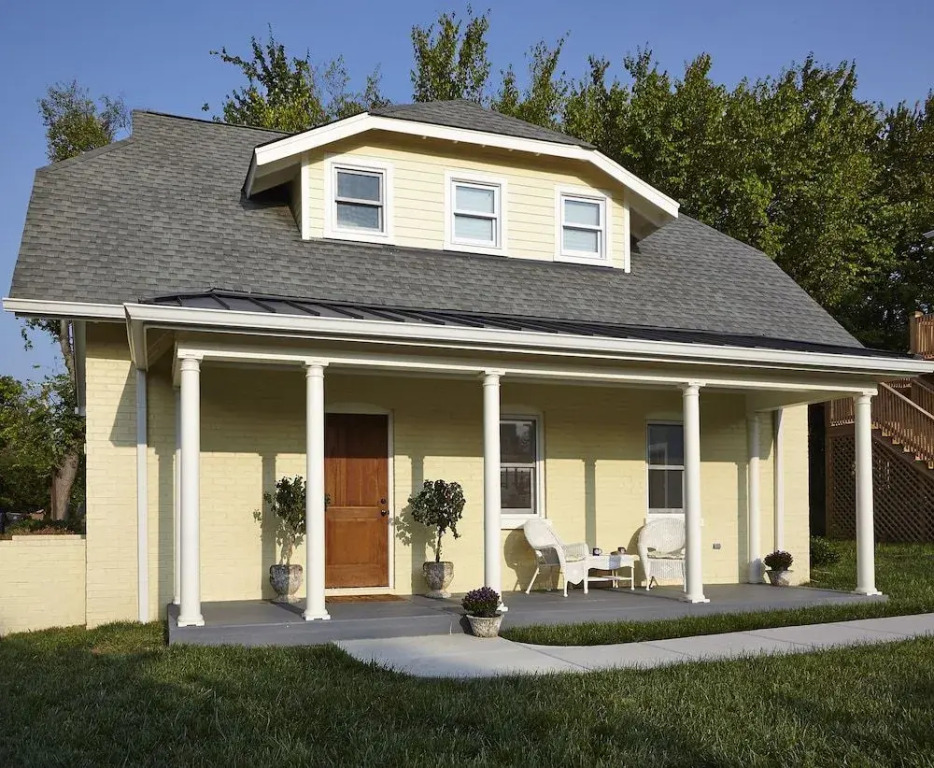 1501 Linden Manor Bed and Breakfast