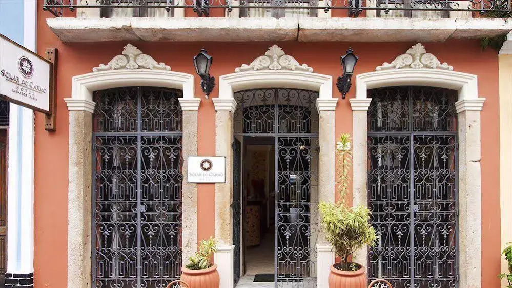 Solar do Carmo Suites & Apartments