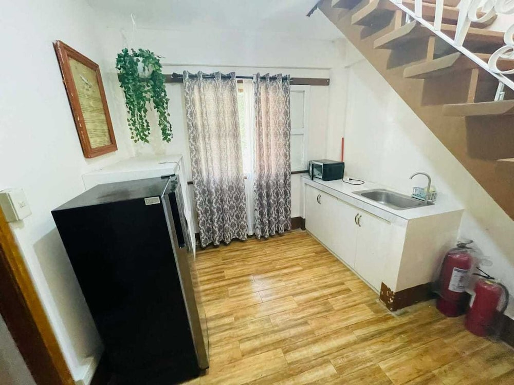 1193 Pinehall Farm Rizal