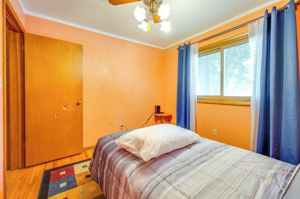 Pet-friendly Waterloo Abode w/ Deck!