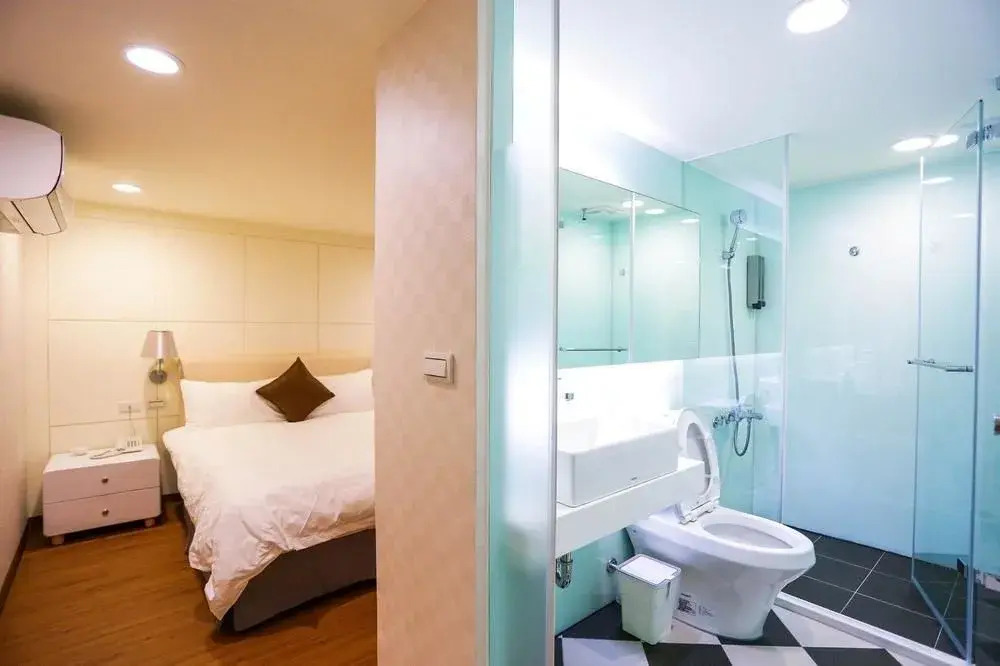 Jade Hotel