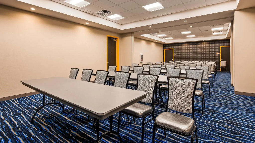 GLō Best Western Dallas South DeSoto