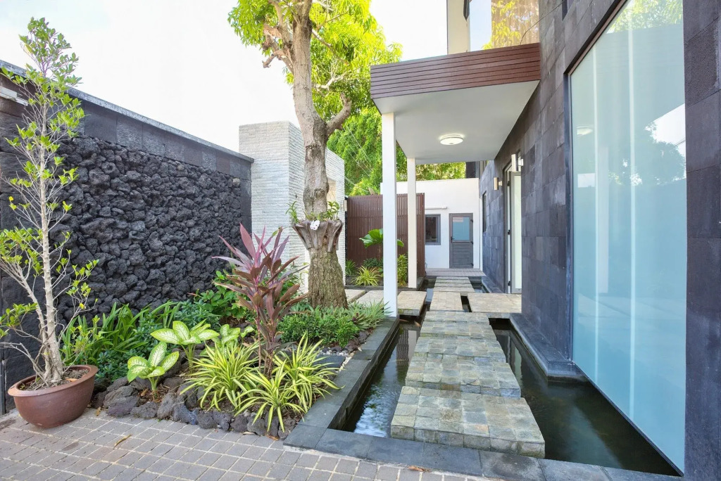 Villa U - 3BR Beachfront Haven