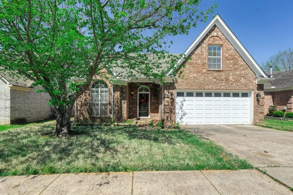 2 Mi to Shelby Farms: Charming Family Home w/ Yard