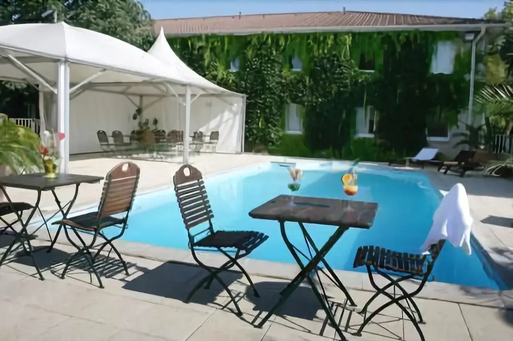 Logis Hôtel Les Colonnes Strasbourg Zenith