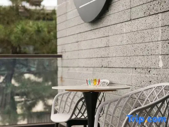 Floral Hotel·Jiujing and light luxury hotel (Yongxingfang Ming City Wall Store)