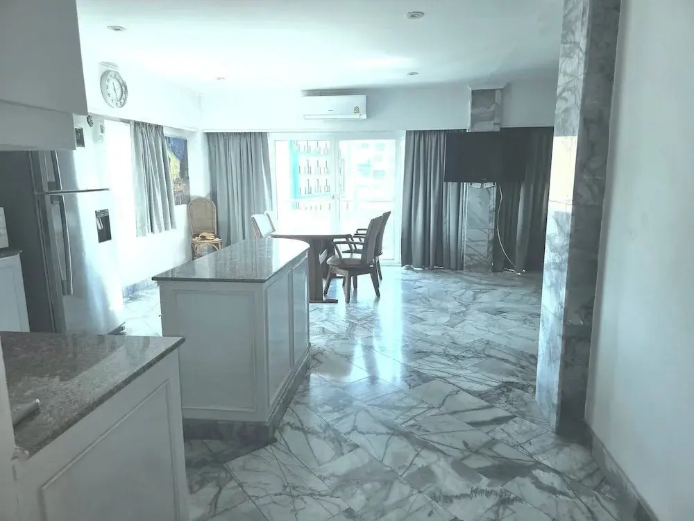Large Apartment 401 jhr
