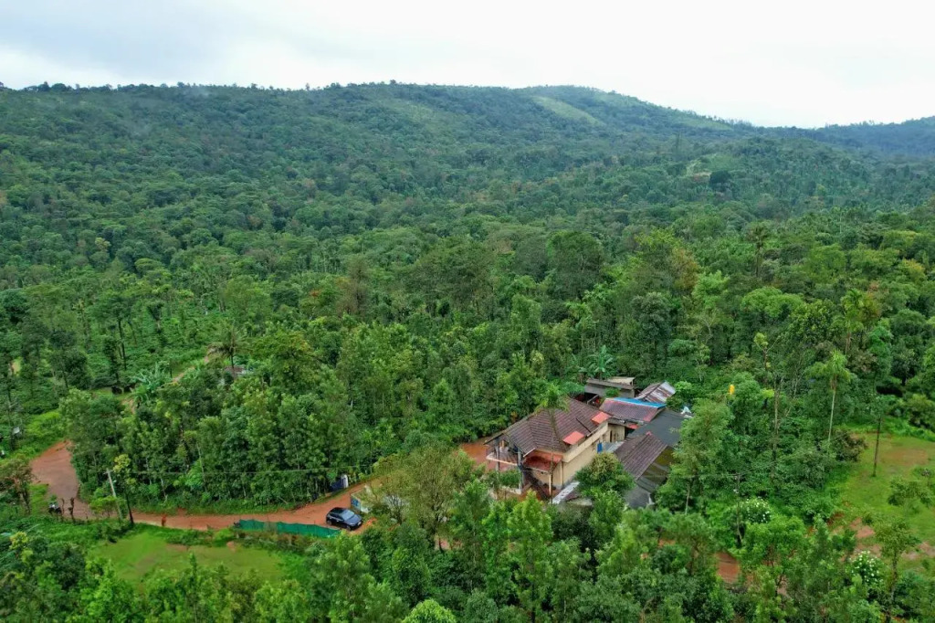 Karadikallu Homestay - Private Waterfalls, Trek, Hill Top, Home Food
