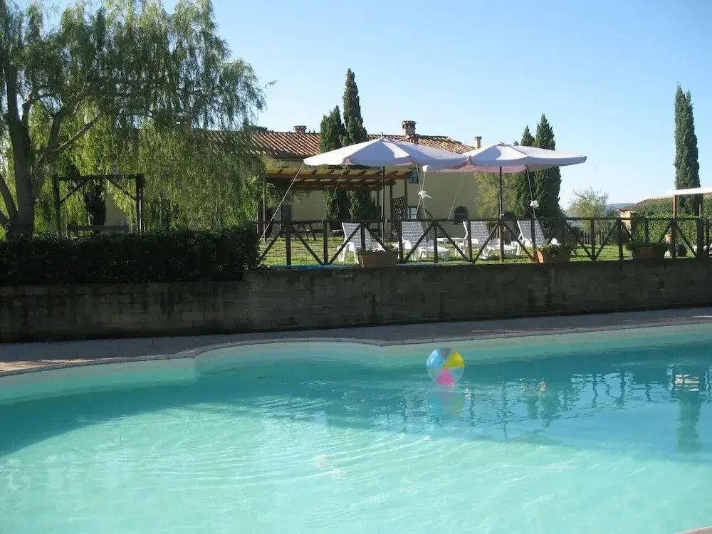 Apartment in Guasticce With Shared Pool