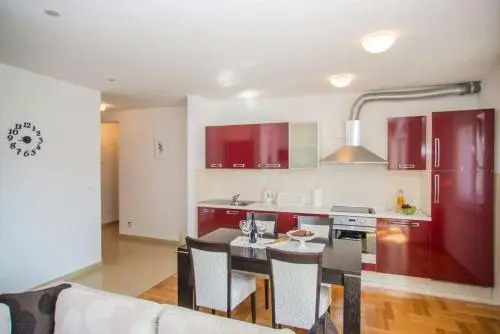 Olea, Two-Bedroom Duplex Suite near Žnjan Beach