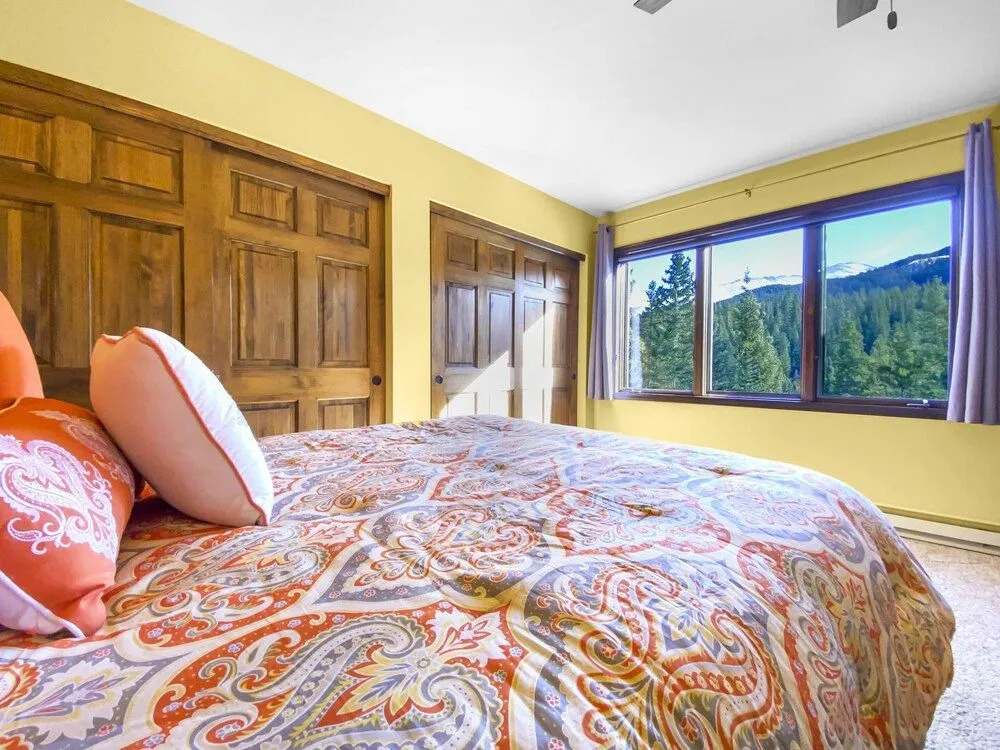 Moose Hill Lodge 5 Bedroom Home by RedAwning