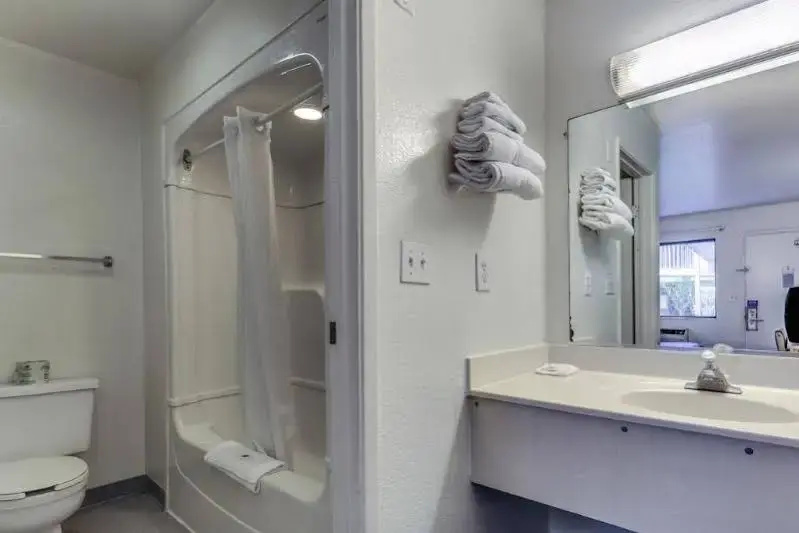 Rodeway Inn and Suites Lake Charles