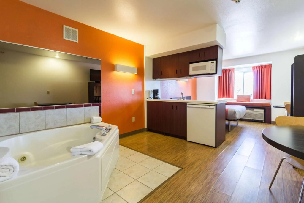 Motel 6-Huron, OH - Sandusky