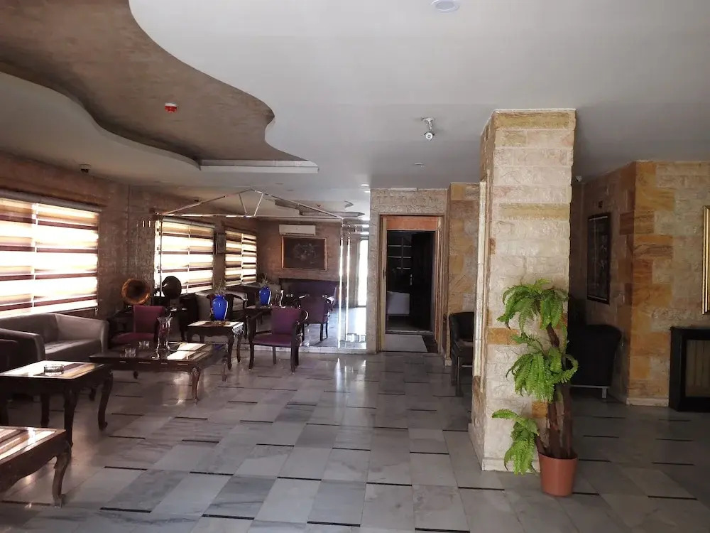 Blue Rose Hotel