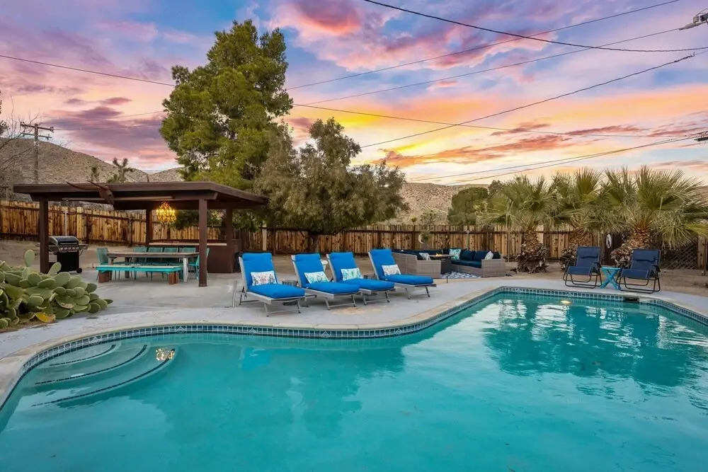 Indigo Sky Oasis - Pool & Hot Tub 4 Bedroom Home