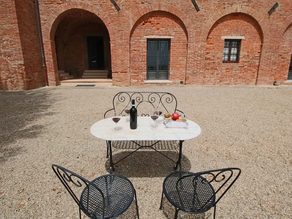 Luxurious Farmhouse in Montepulciano with Swimming Pool