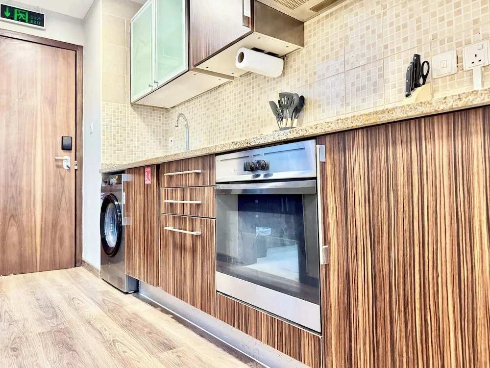 Cosmos Living Premier Studio Near Metro
