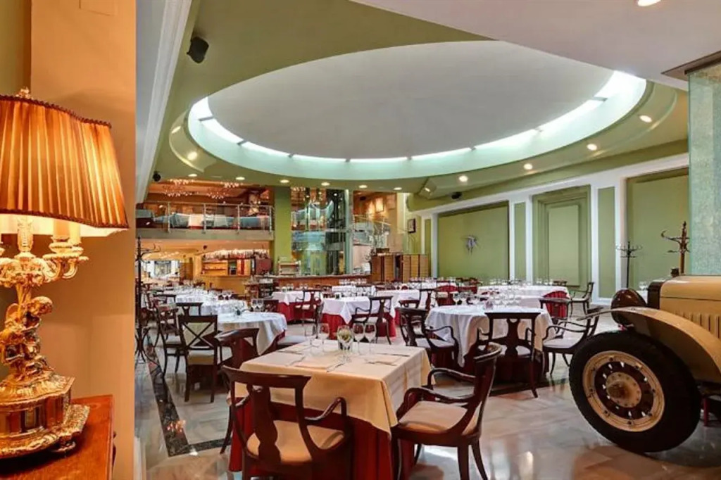 Apartaments-Hotel Hispanos 7 Suiza