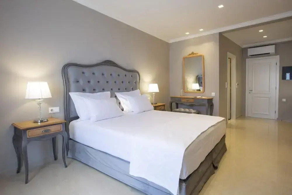 VK Luxury Suites With Private Parking