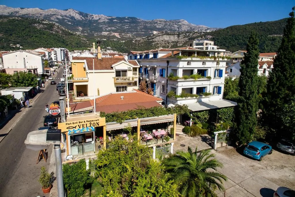 Villa Velzon Guesthouse