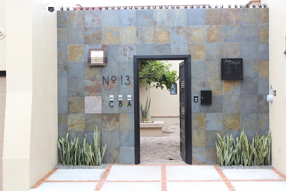 Luxurious 3 Bedroom in Ajijic - Sleeps 6 - Private Gym - Pickleball Court -